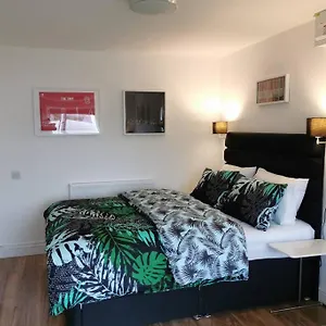 Stylish Bungalow, Close To Centre Apartment