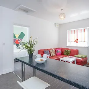 Pass The Keys Modern & Light 2 Bedroom In Canton Apartment